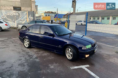 Седан BMW 3 Series 1995 в Житомирі