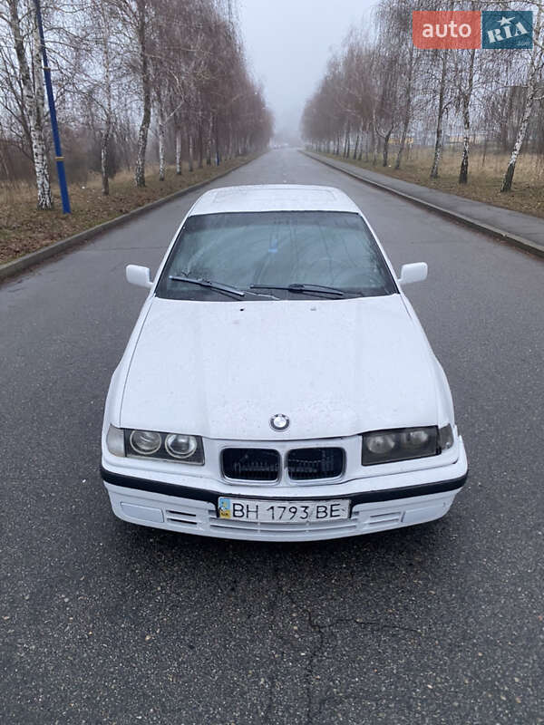 Седан BMW 3 Series 1991 в Запорожье