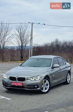 Седан BMW 3 Series 2015 в Чернівцях