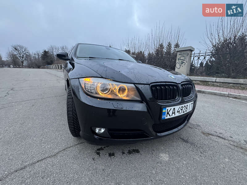 Седан BMW 3 Series 2010 в Умані