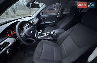 Седан BMW 3 Series 2010 в Умані