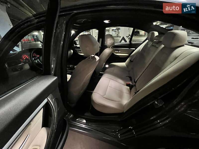 Седан BMW 3 Series 2016 в Киеве