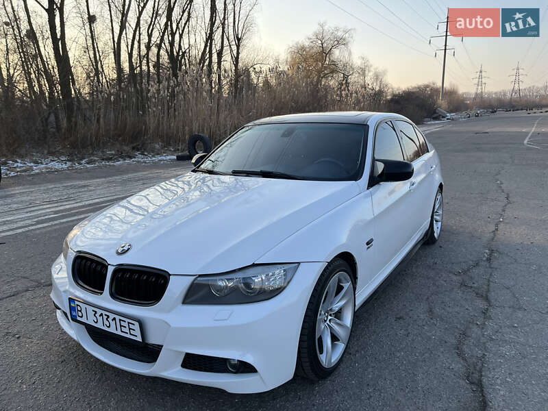 Седан BMW 3 Series 2011 в Краснограде
