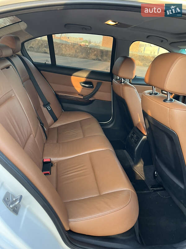 Седан BMW 3 Series 2011 в Краснограде