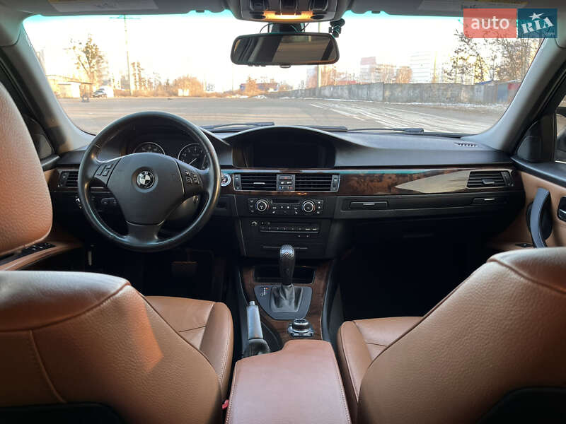 Седан BMW 3 Series 2011 в Краснограде