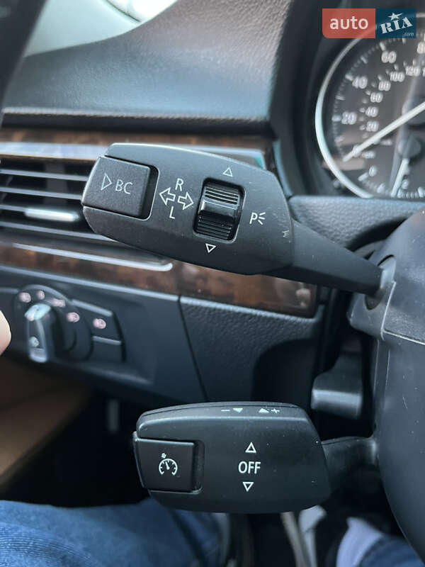 Седан BMW 3 Series 2011 в Краснограде