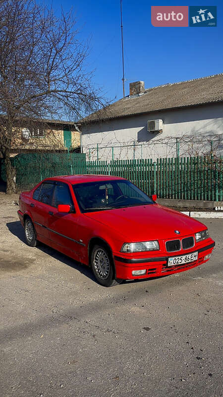 Седан BMW 3 Series 1998 в Сквире