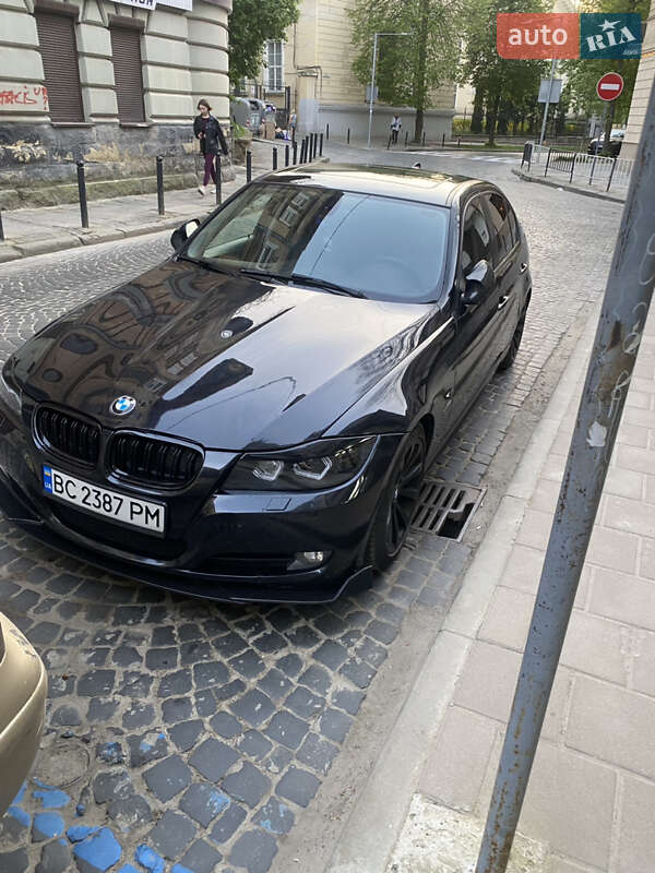 Седан BMW 3 Series 2011 в Львове