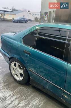 Седан BMW 3 Series 1994 в 