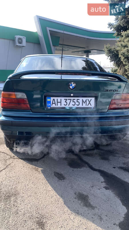 Седан BMW 3 Series 1994 в Павлограде