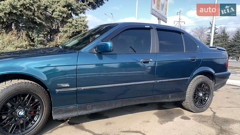 Седан BMW 3 Series 1994 в Павлограде