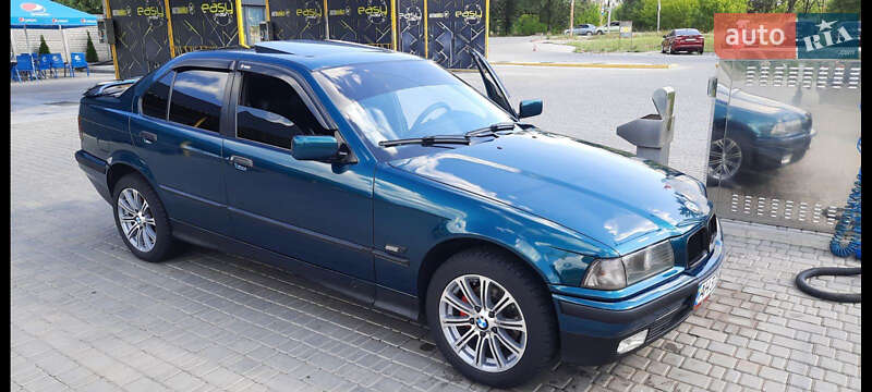 Седан BMW 3 Series 1994 в Павлограде