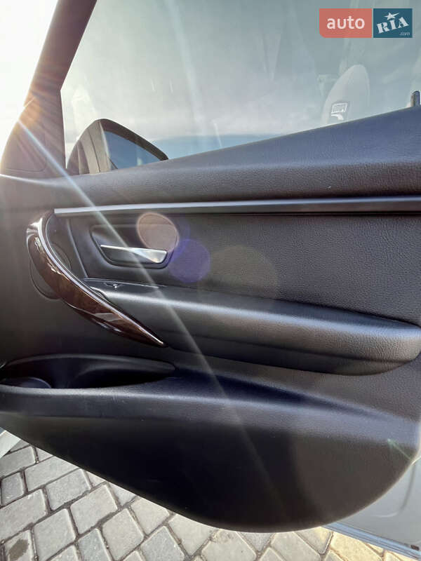 Седан BMW 3 Series 2016 в Кропивницком