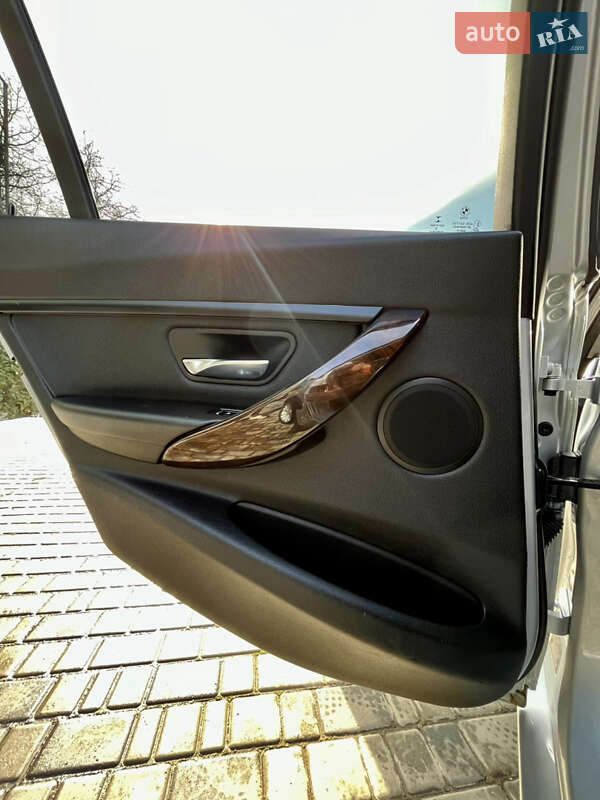 Седан BMW 3 Series 2016 в Кропивницком