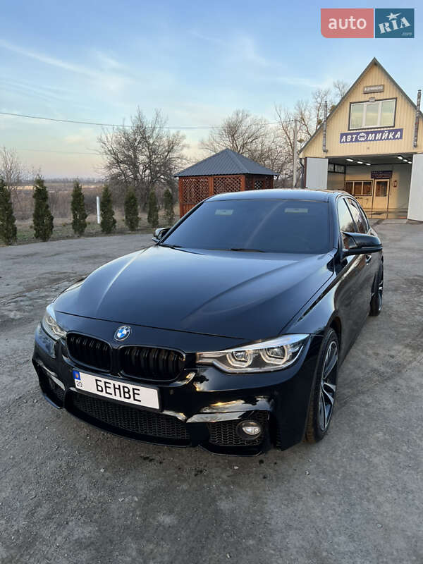 Седан BMW 3 Series 2017 в Звенигородці