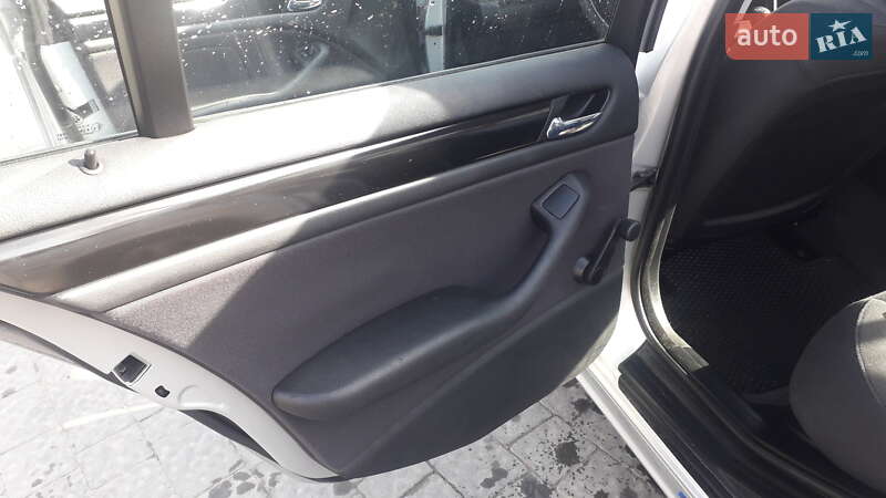 Седан BMW 3 Series 2002 в Ивано-Франковске