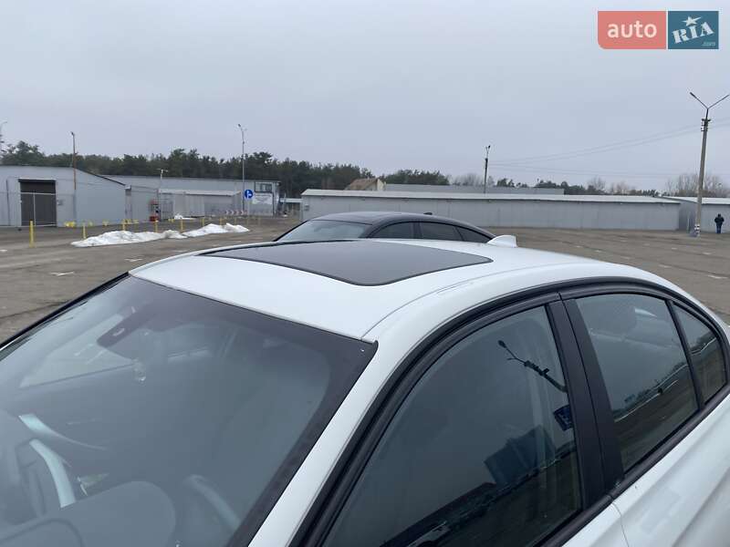 Седан BMW 3 Series 2017 в Киеве