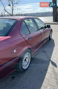 Седан BMW 3 Series 1992 в Василькове