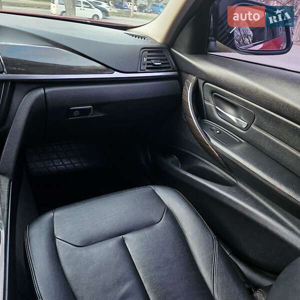 Седан BMW 3 Series 2014 в Чернівцях