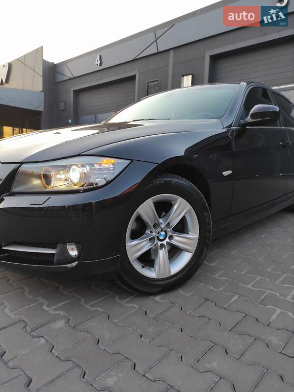 Седан BMW 3 Series 2011 в Каменском