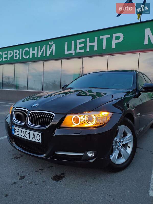 Седан BMW 3 Series 2011 в Каменском