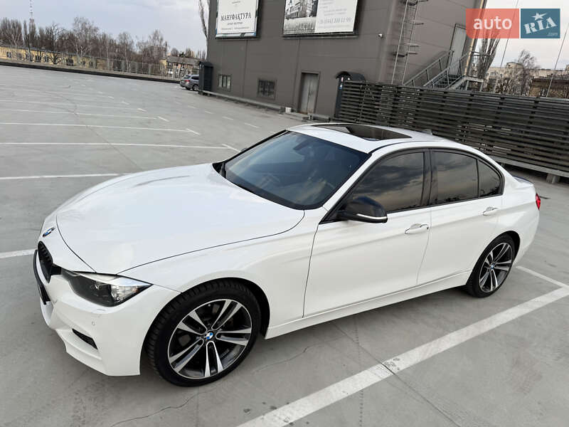 Седан BMW 3 Series 2016 в Киеве