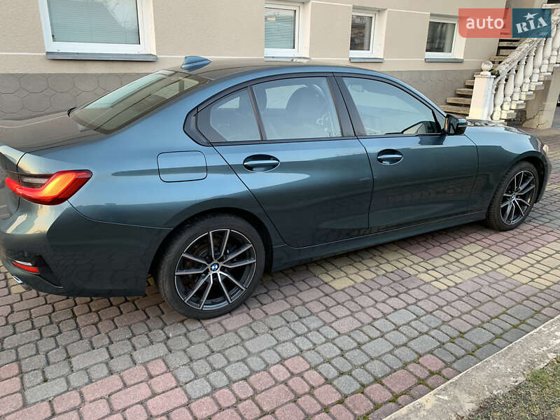 Седан BMW 3 Series 2019 в Львове