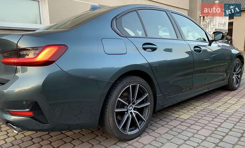 Седан BMW 3 Series 2019 в Львове