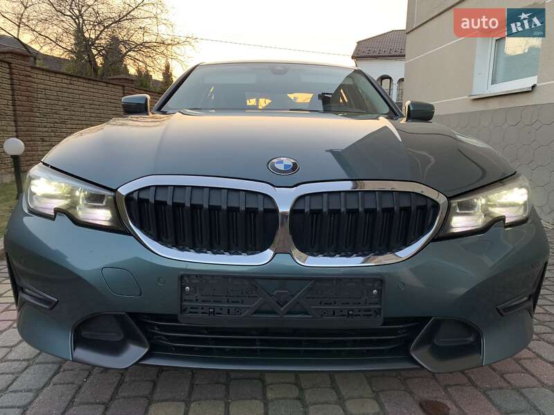 Седан BMW 3 Series 2019 в Львове
