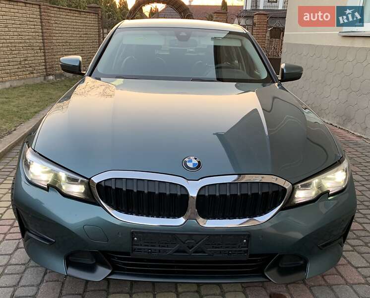 Седан BMW 3 Series 2019 в Львове