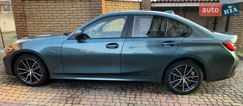 Седан BMW 3 Series 2019 в Львове