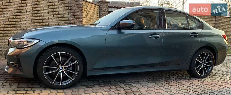 Седан BMW 3 Series 2019 в Львове