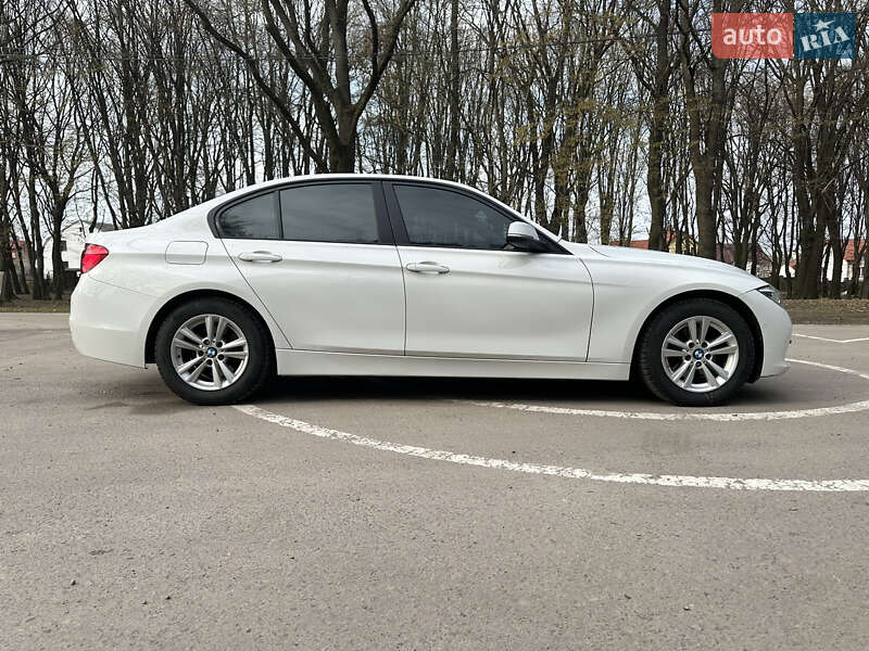 Седан BMW 3 Series 2016 в Львові