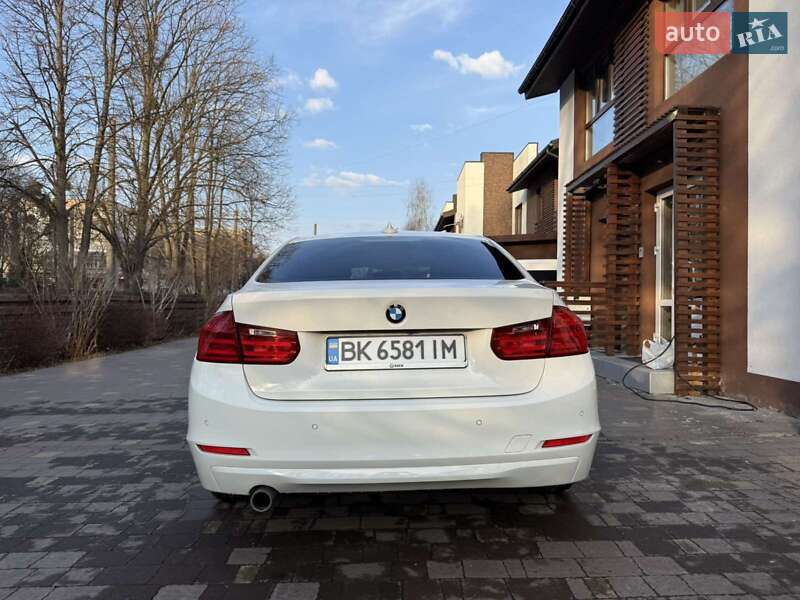 Седан BMW 3 Series 2015 в Ровно