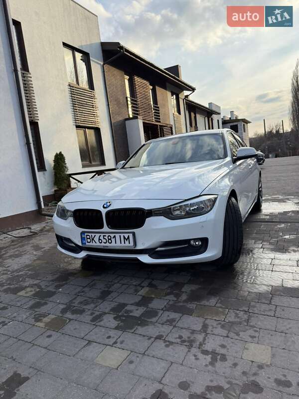 Седан BMW 3 Series 2015 в Ровно