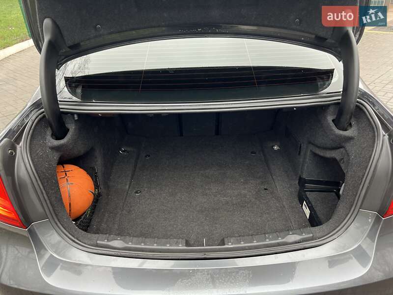 Седан BMW 3 Series 2014 в Києві