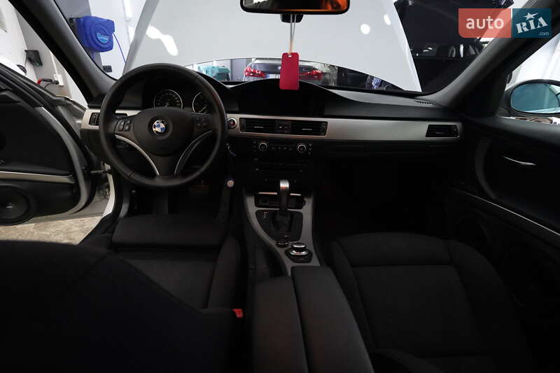 Седан BMW 3 Series 2009 в Херсоне