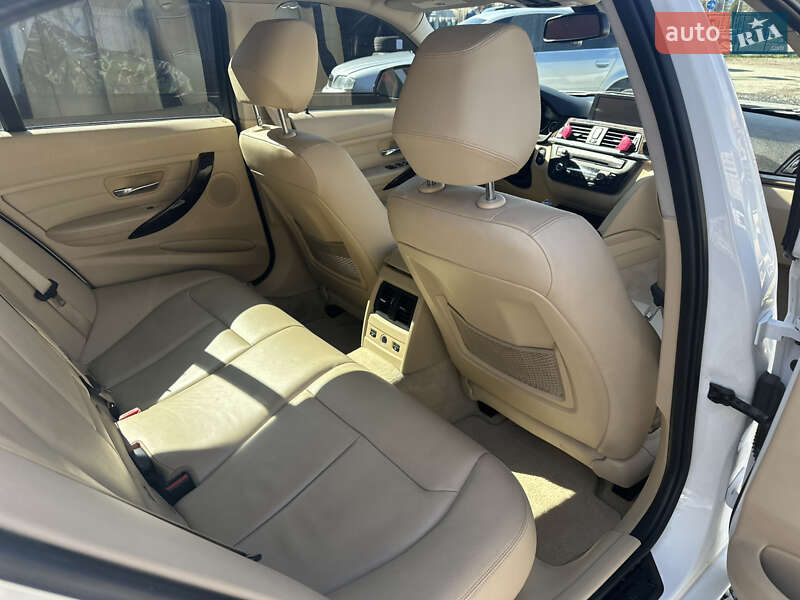 Седан BMW 3 Series 2014 в Львове