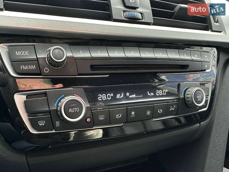 Седан BMW 3 Series 2015 в Львові