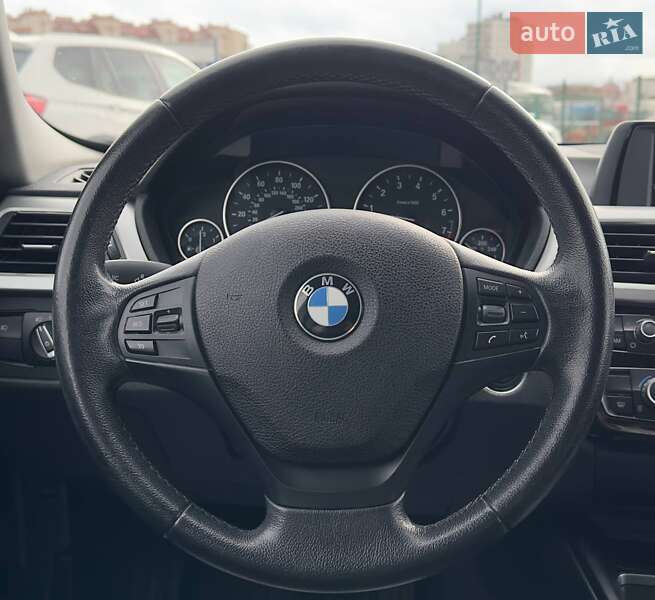 Седан BMW 3 Series 2015 в Львові