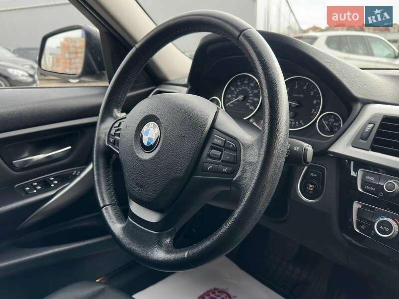 Седан BMW 3 Series 2015 в Львові