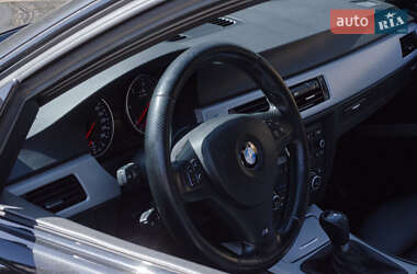 Седан BMW 3 Series 2011 в 
