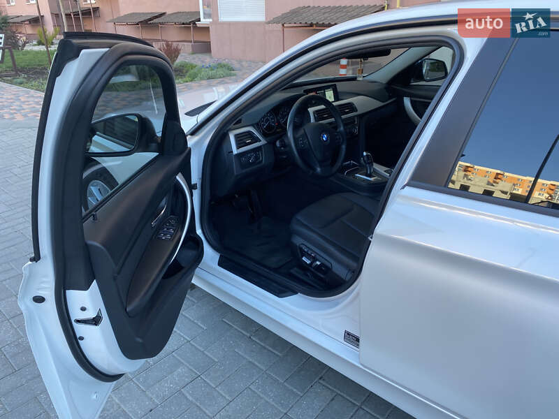 Седан BMW 3 Series 2017 в Николаеве
