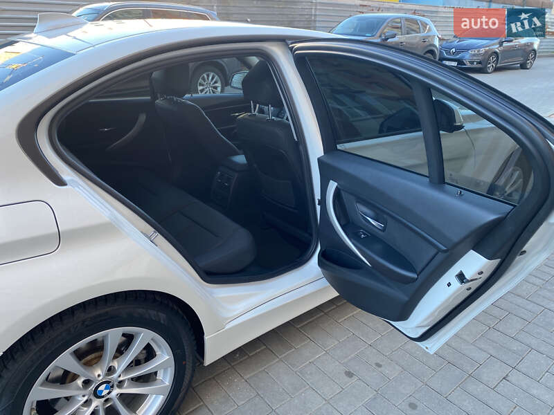 Седан BMW 3 Series 2017 в Николаеве