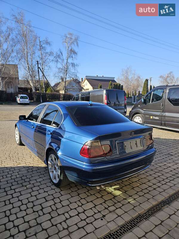Седан BMW 3 Series 2001 в Глыбокой