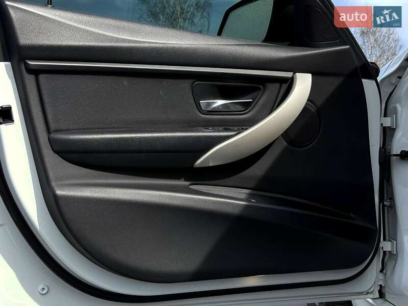 Седан BMW 3 Series 2018 в Ровно