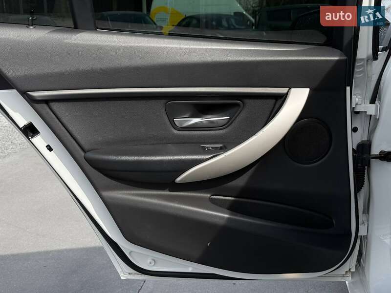 Седан BMW 3 Series 2018 в Ровно