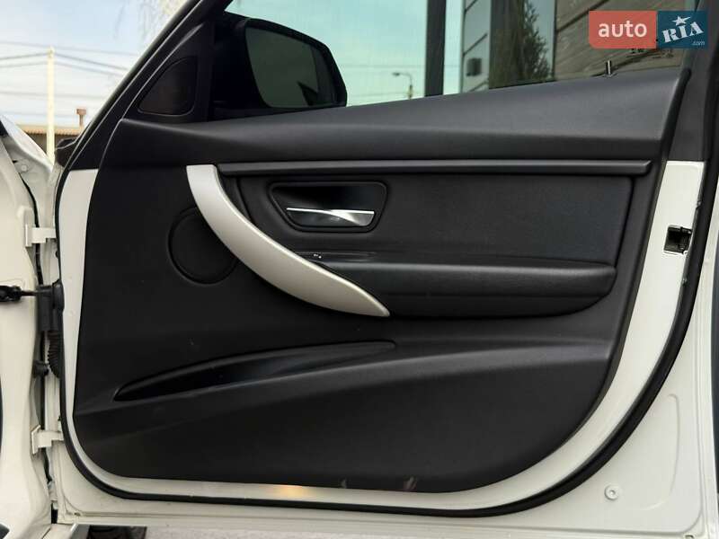 Седан BMW 3 Series 2018 в Ровно