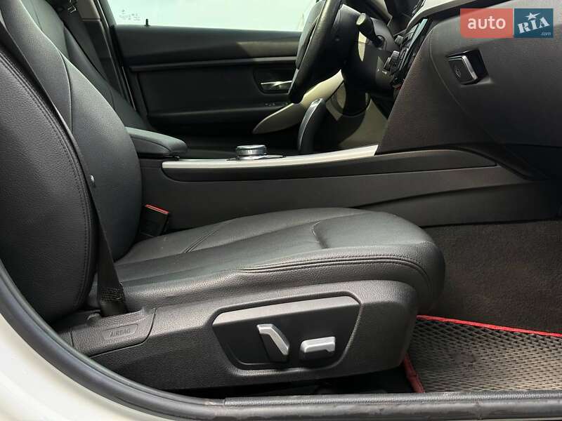 Седан BMW 3 Series 2018 в Ровно