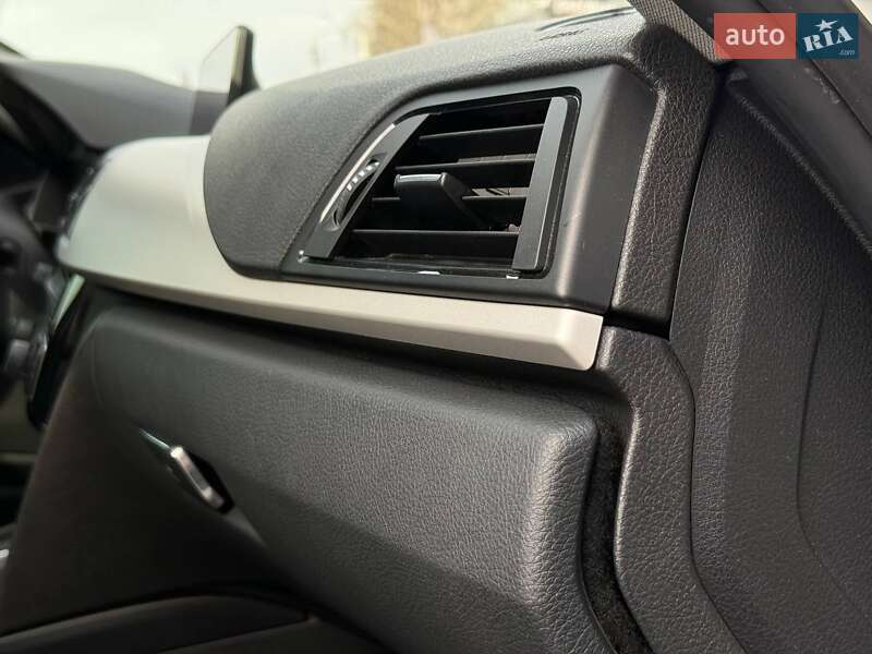 Седан BMW 3 Series 2018 в Ровно